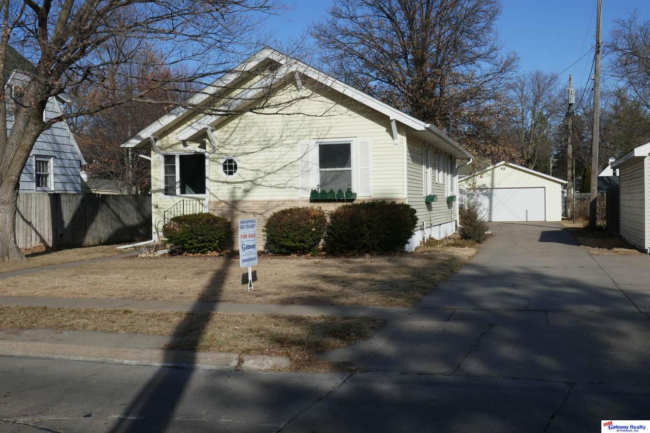 428 16 Street - Photo 1