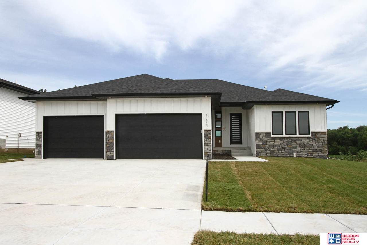 10920 Crescent Moon Place - Photo 1