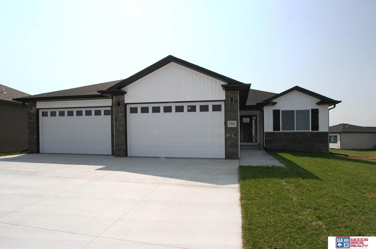 1305 9th Street - Photo 1