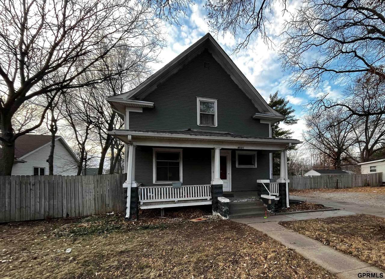 2221 48Th Street - Photo 1