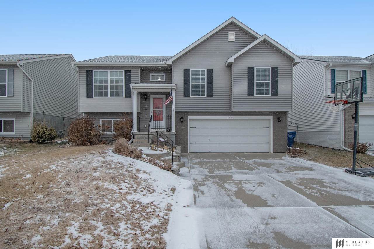 19434 V Street - Photo 1