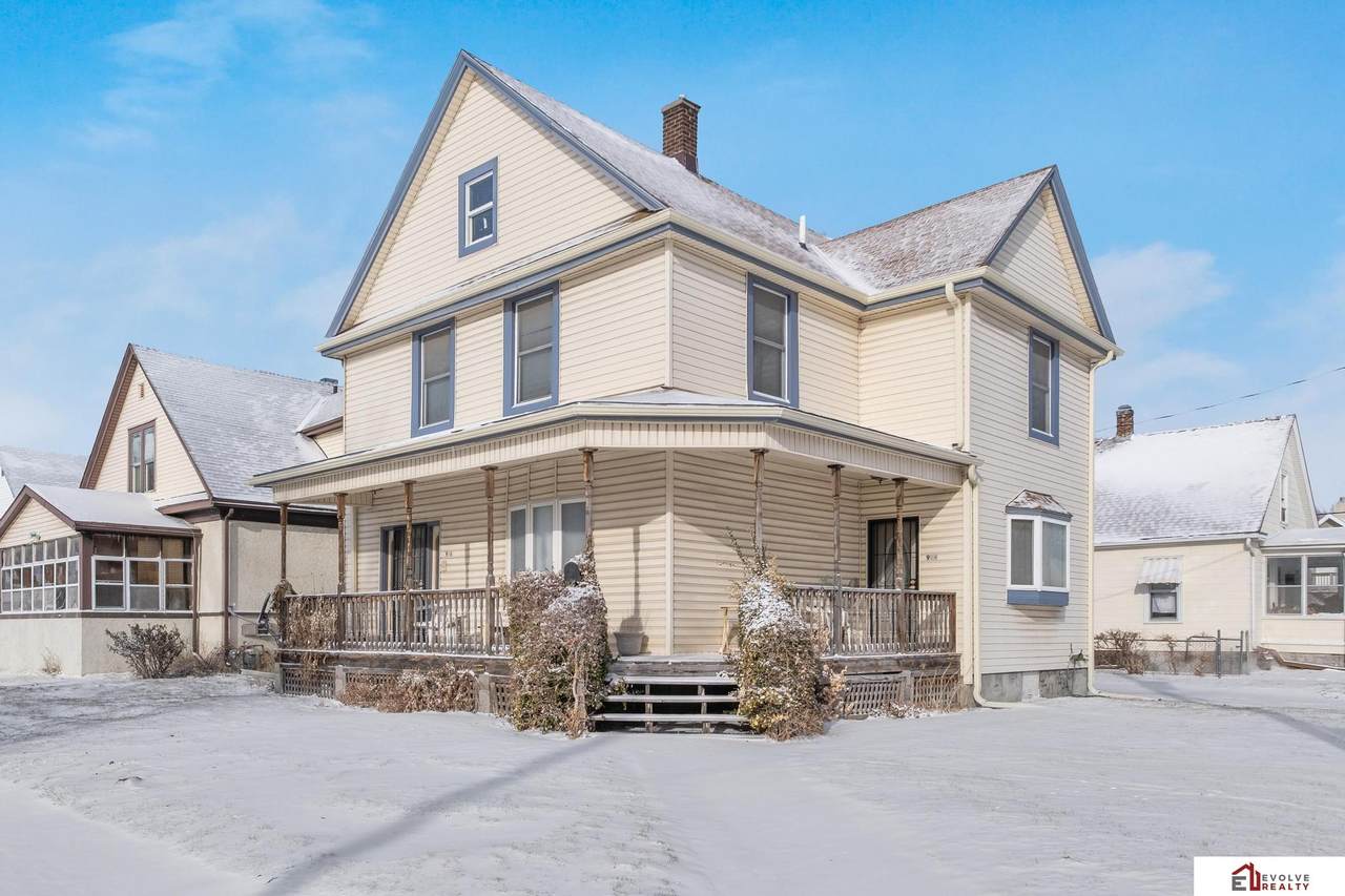 902 Avenue A - Photo 1