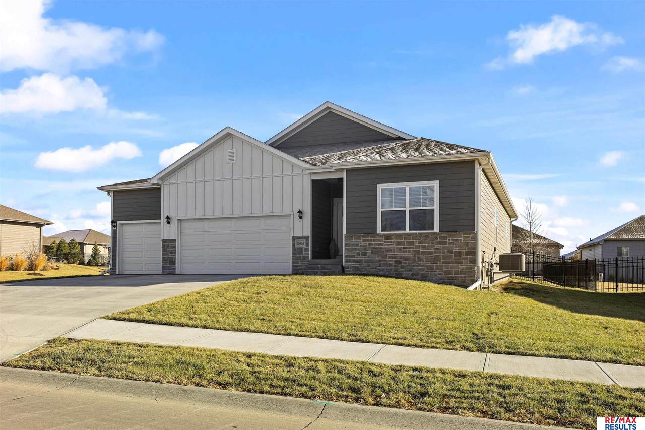 10903 176th Street - Photo 1