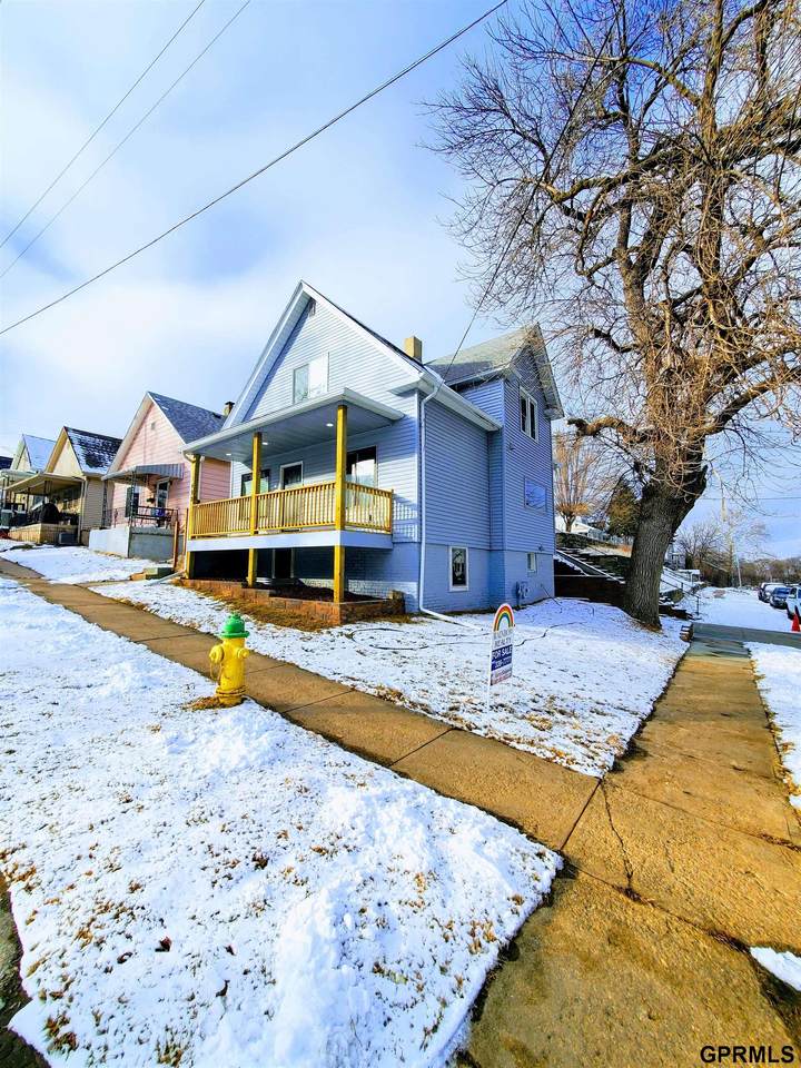 1402 Dorcas Street - Photo 1