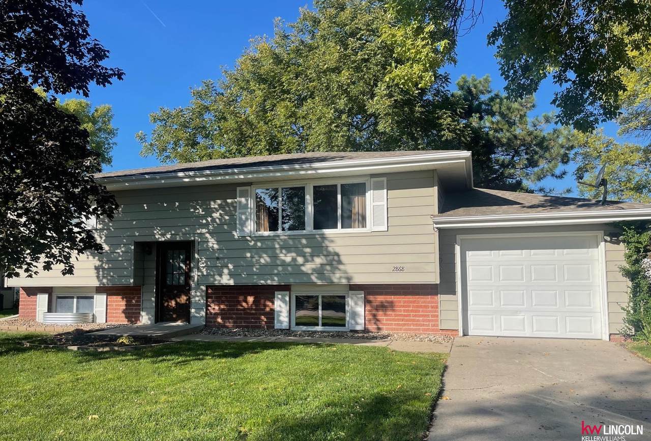 2868 17 Avenue - Photo 1