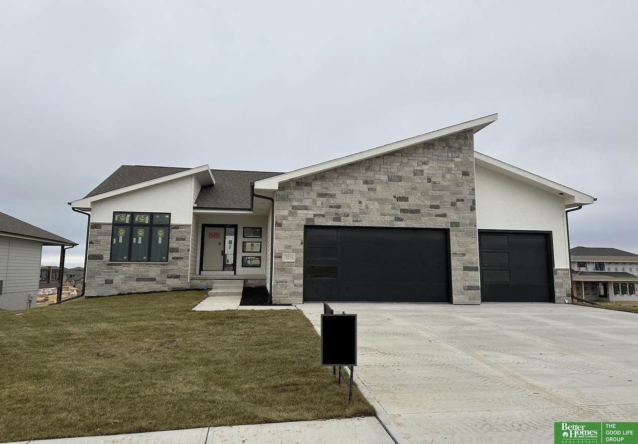 10219 191st Avenue - Photo 1