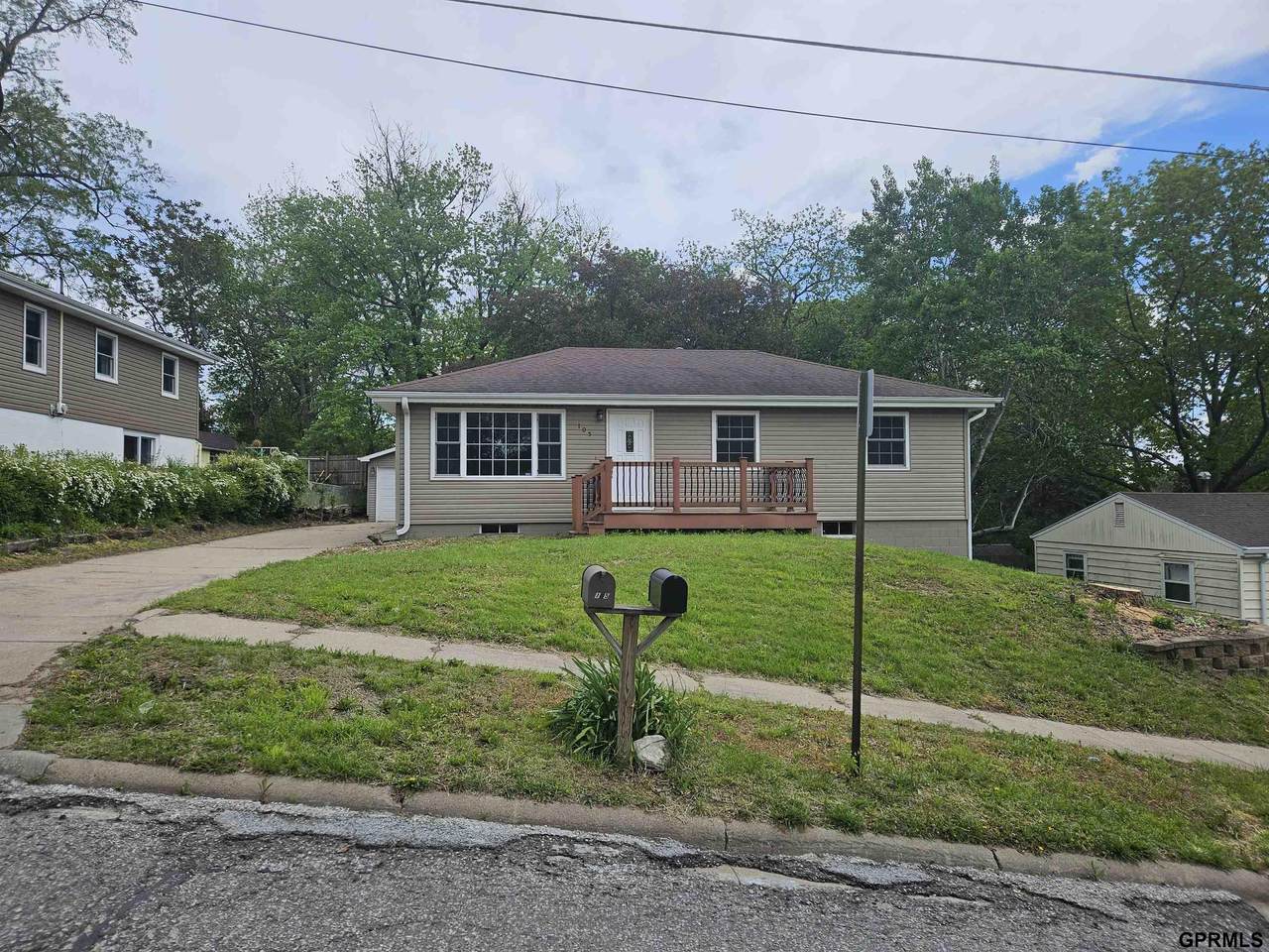 105 Louise Avenue - Photo 1