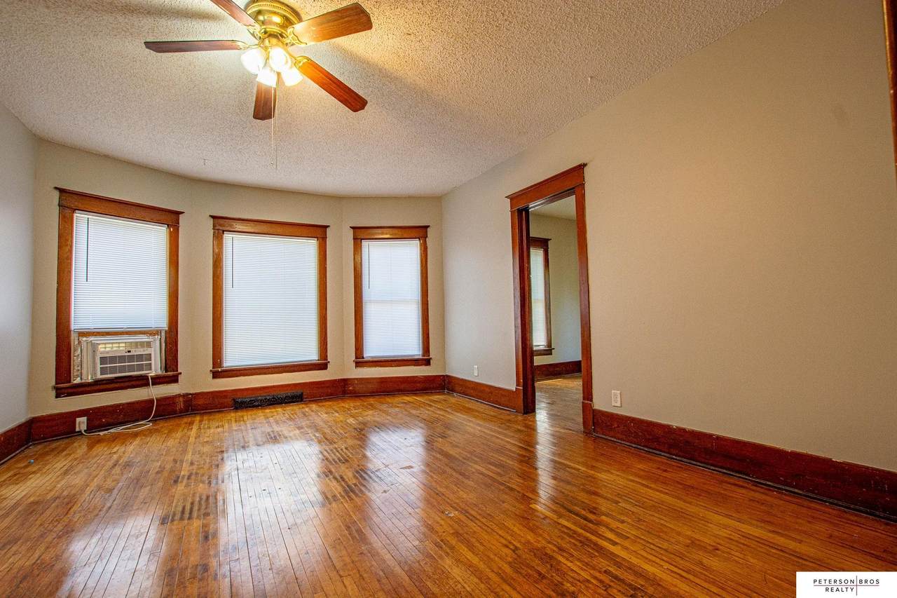 2511 49 Street - Photo 1