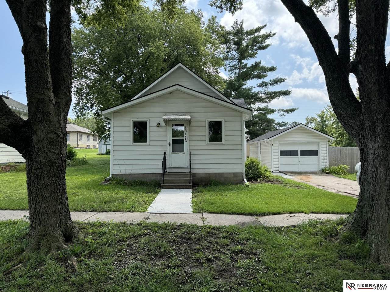 425 3rd Street - Photo 1