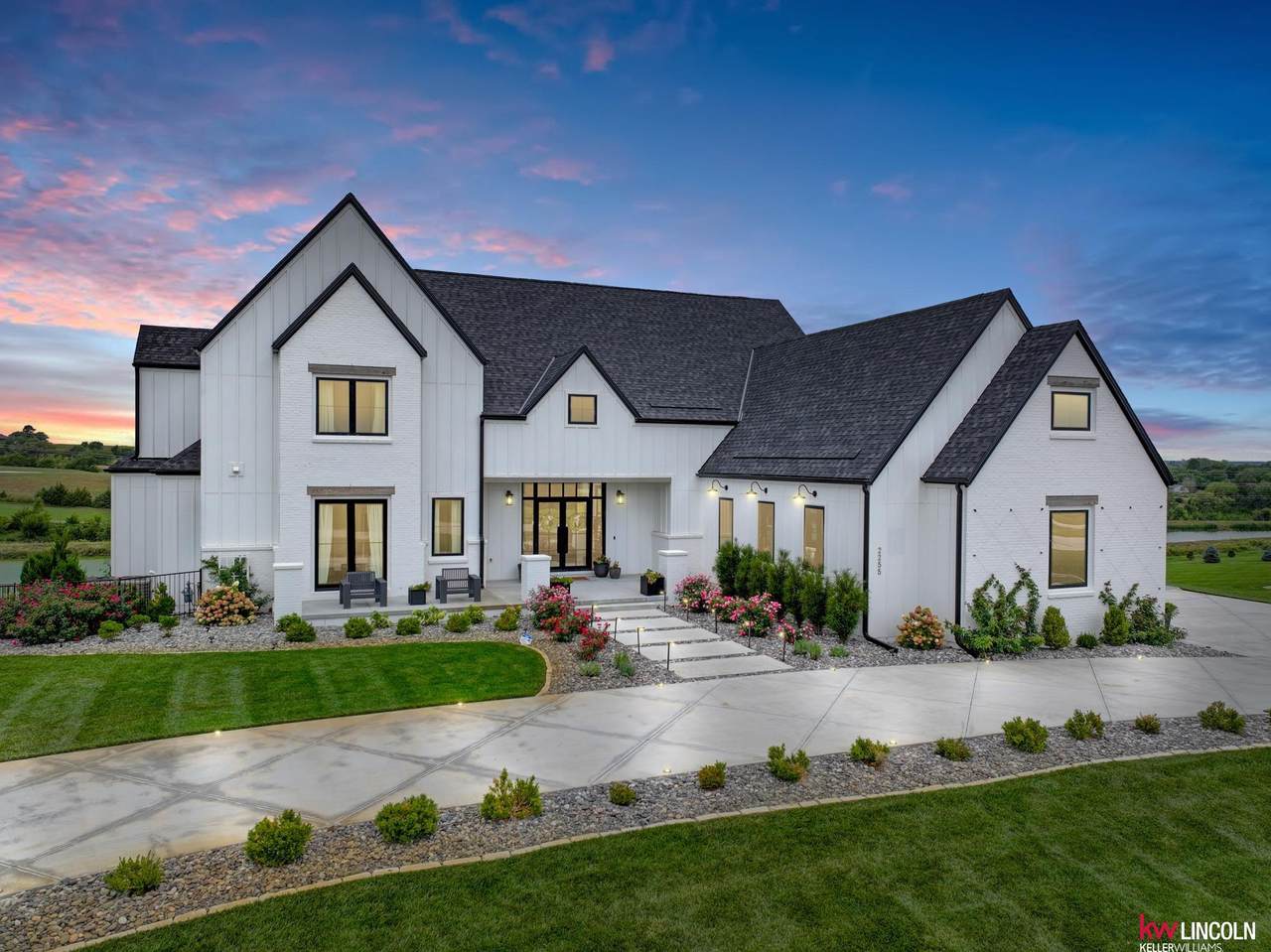2255 47 Street - Photo 1