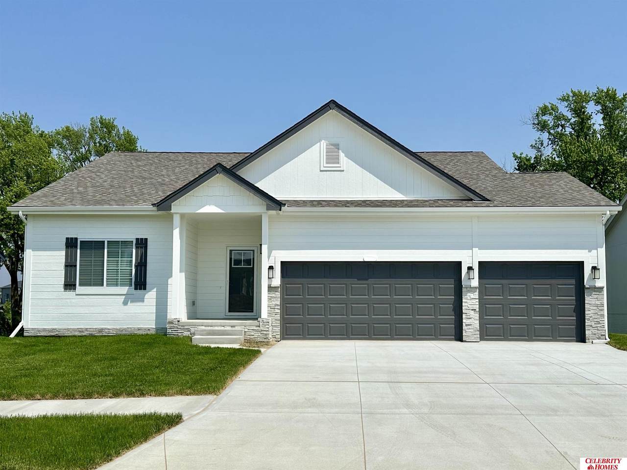 16911 Curtis Avenue - Photo 1