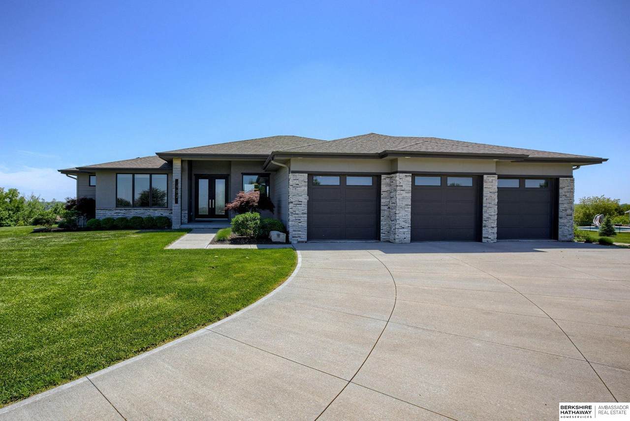 402 Reymar Circle - Photo 1
