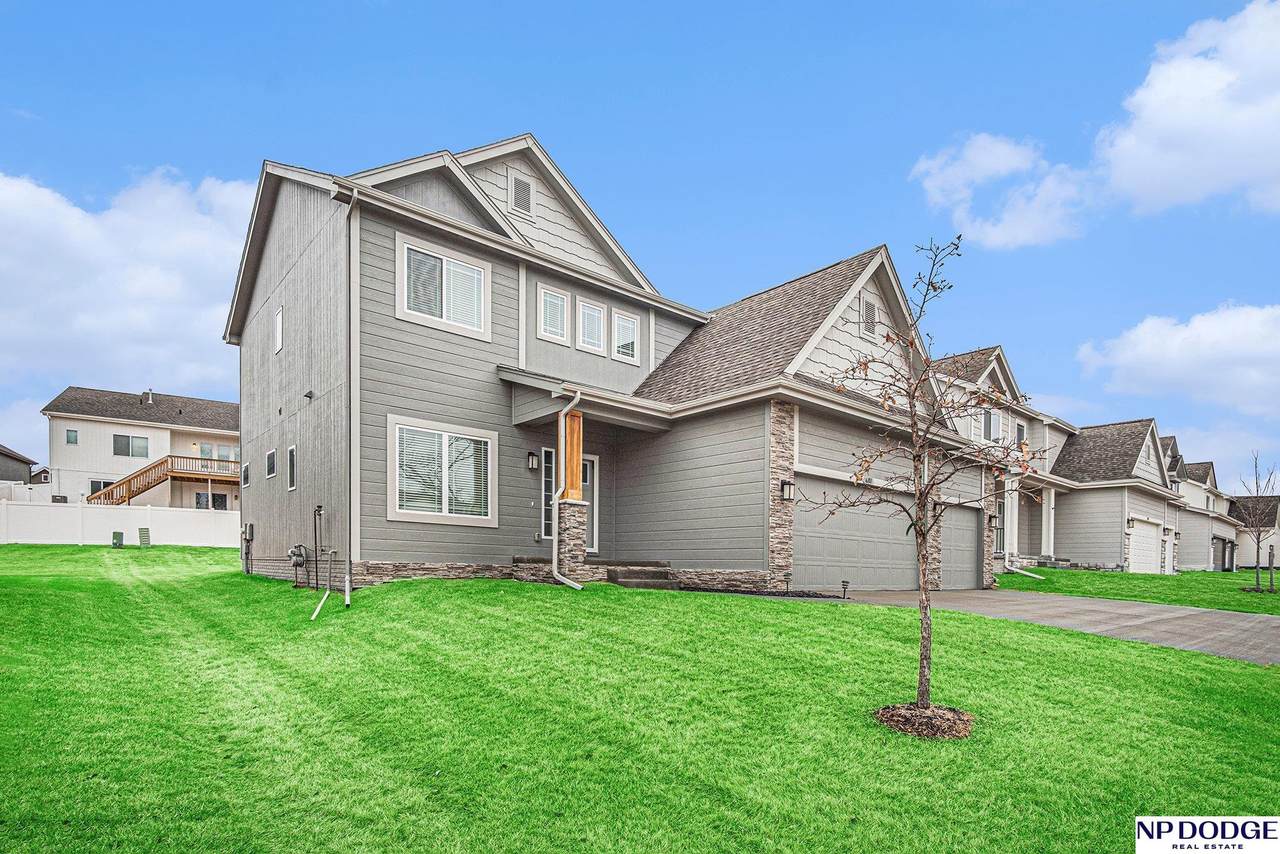 6101 212 Street - Photo 1