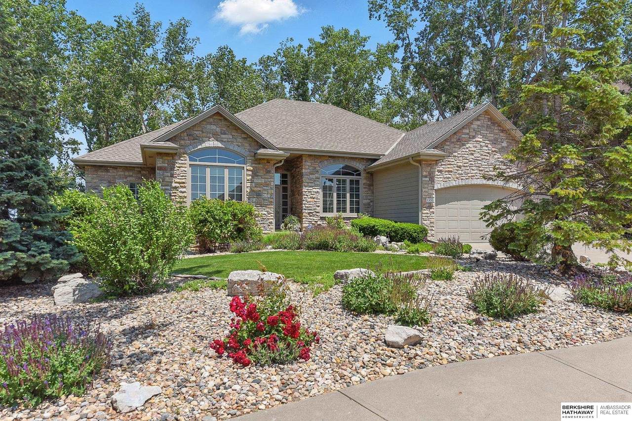 1350 Ridge Way - Photo 1
