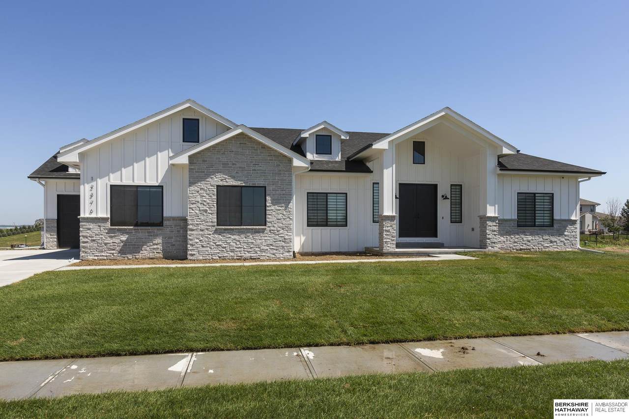 20624 Laurel Avenue - Photo 1