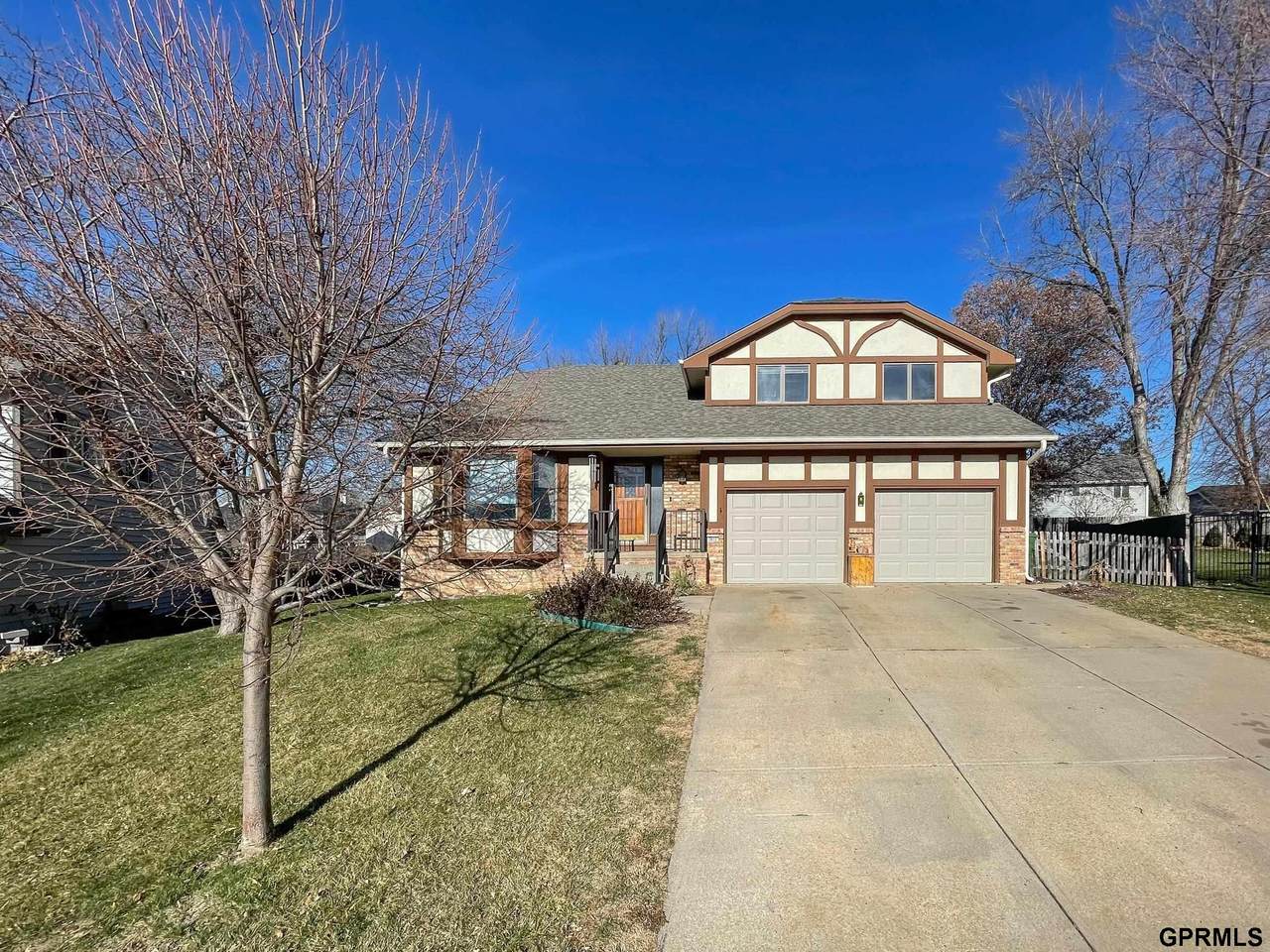 2812 Nottingham Drive - Photo 1