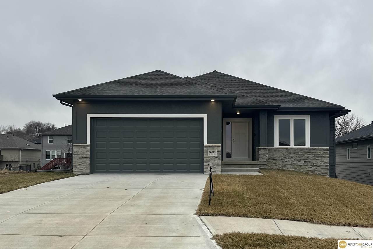 10222 150 Circle - Photo 1