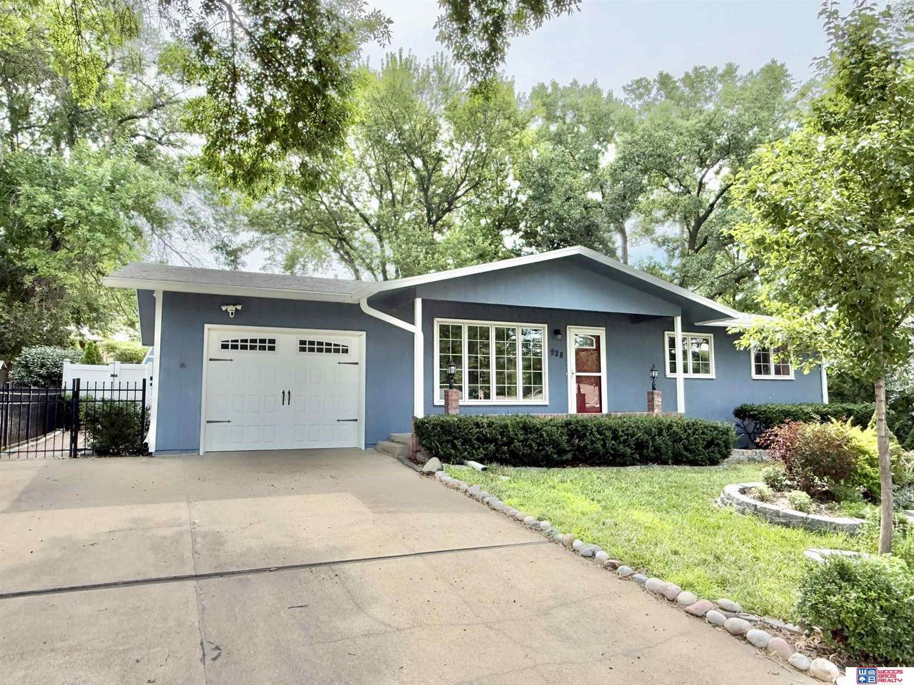 928 12th Street - Photo 1
