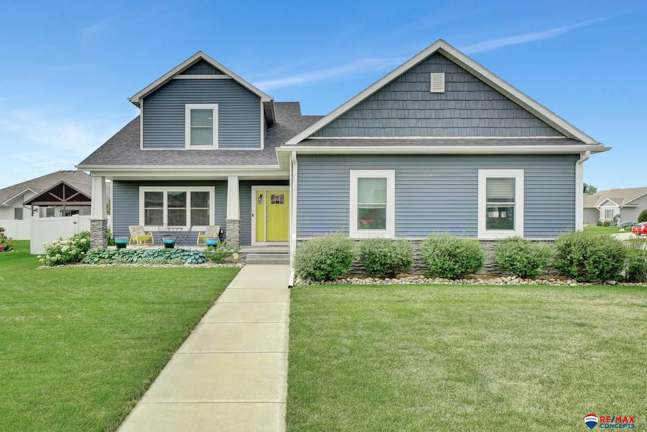 225 Knotty Pine Lane - Photo 1