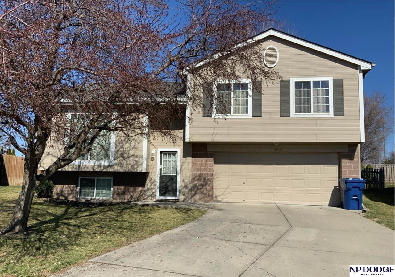 18908 T Circle - Photo 1