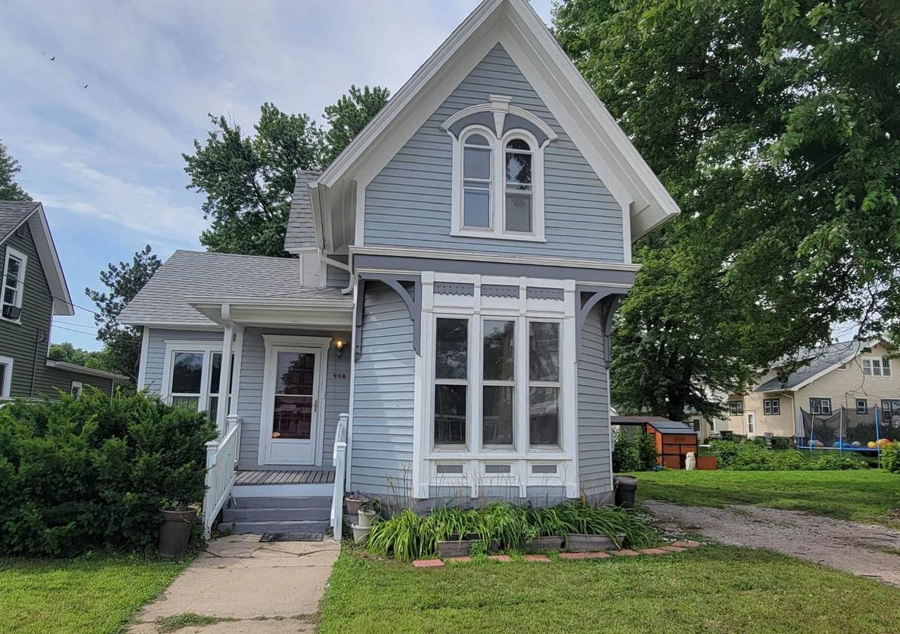 908 5th Street - Photo 1