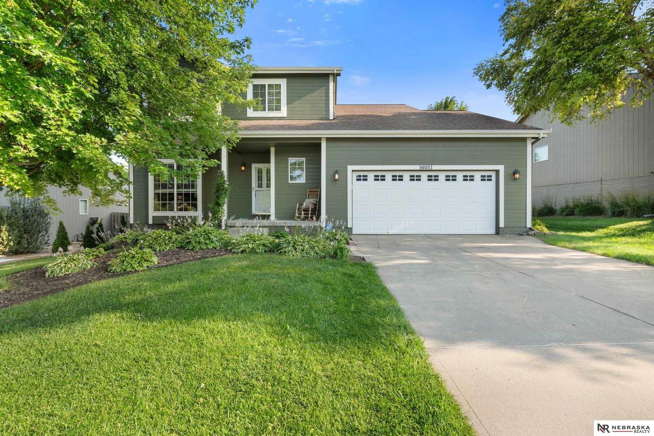 16051 Larimore Avenue - Photo 1