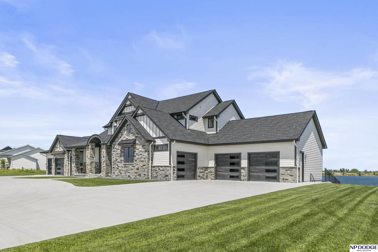 3224 Bryan Shore Drive - Photo 1