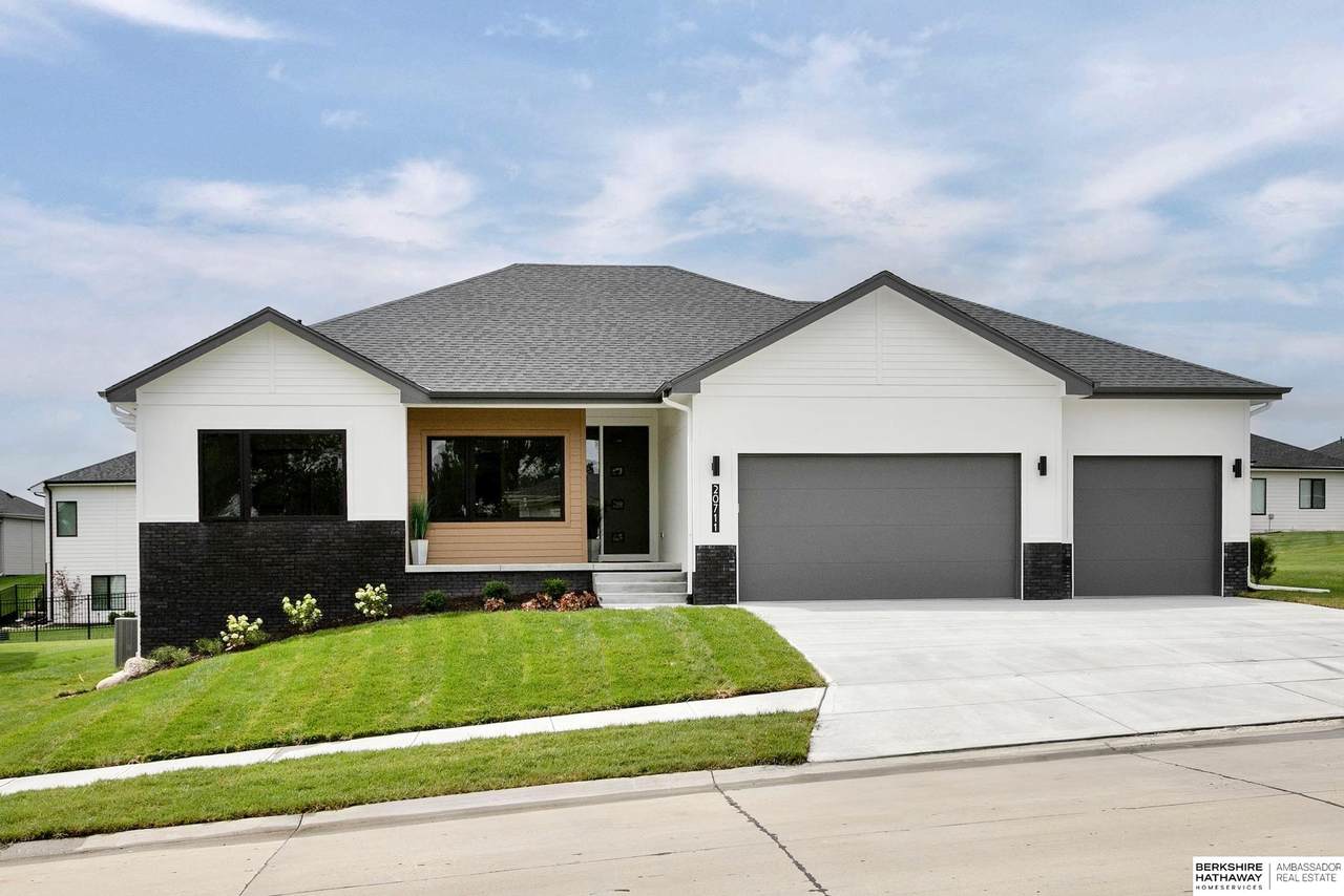 20711 Hartman Avenue - Photo 1