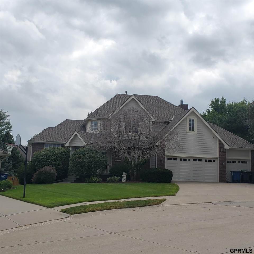 17215 T Circle - Photo 1