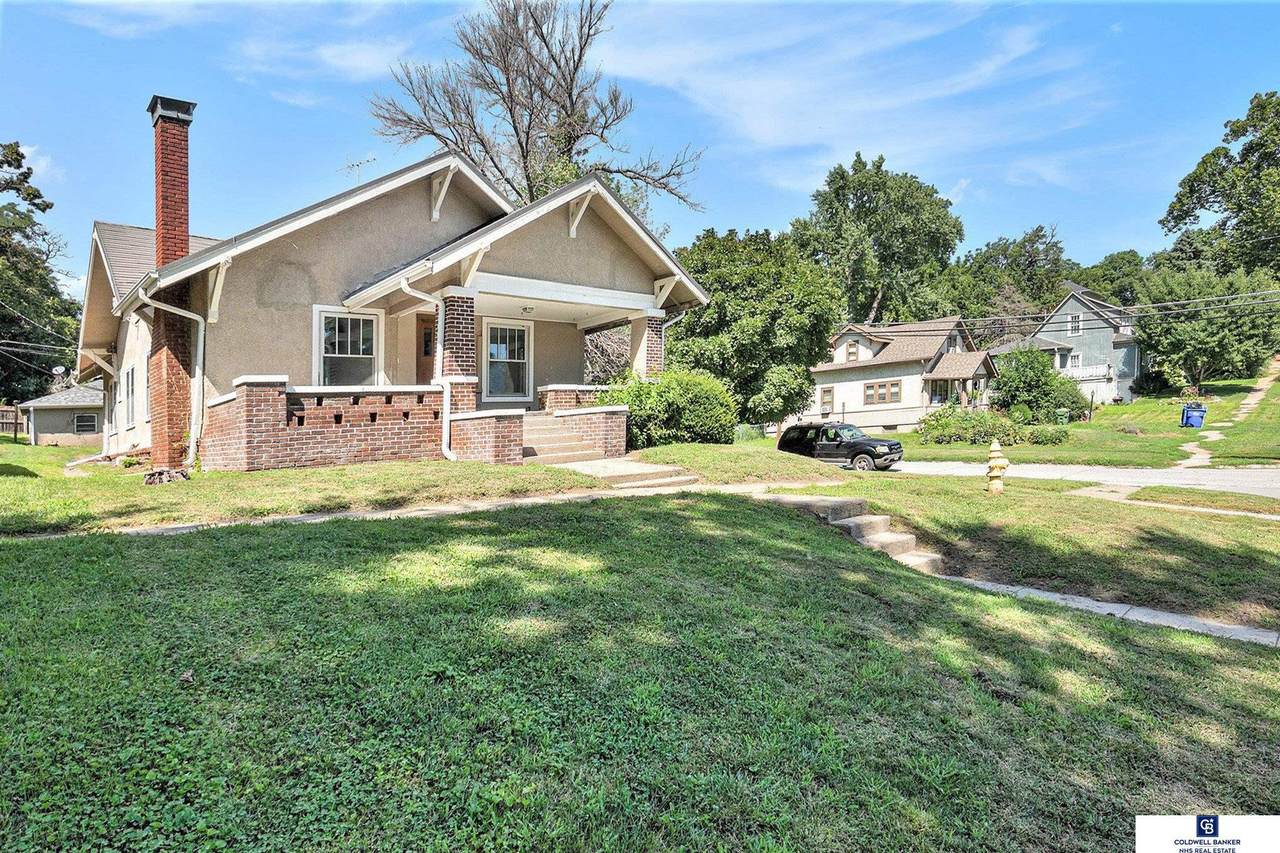 702 C Avenue - Photo 1