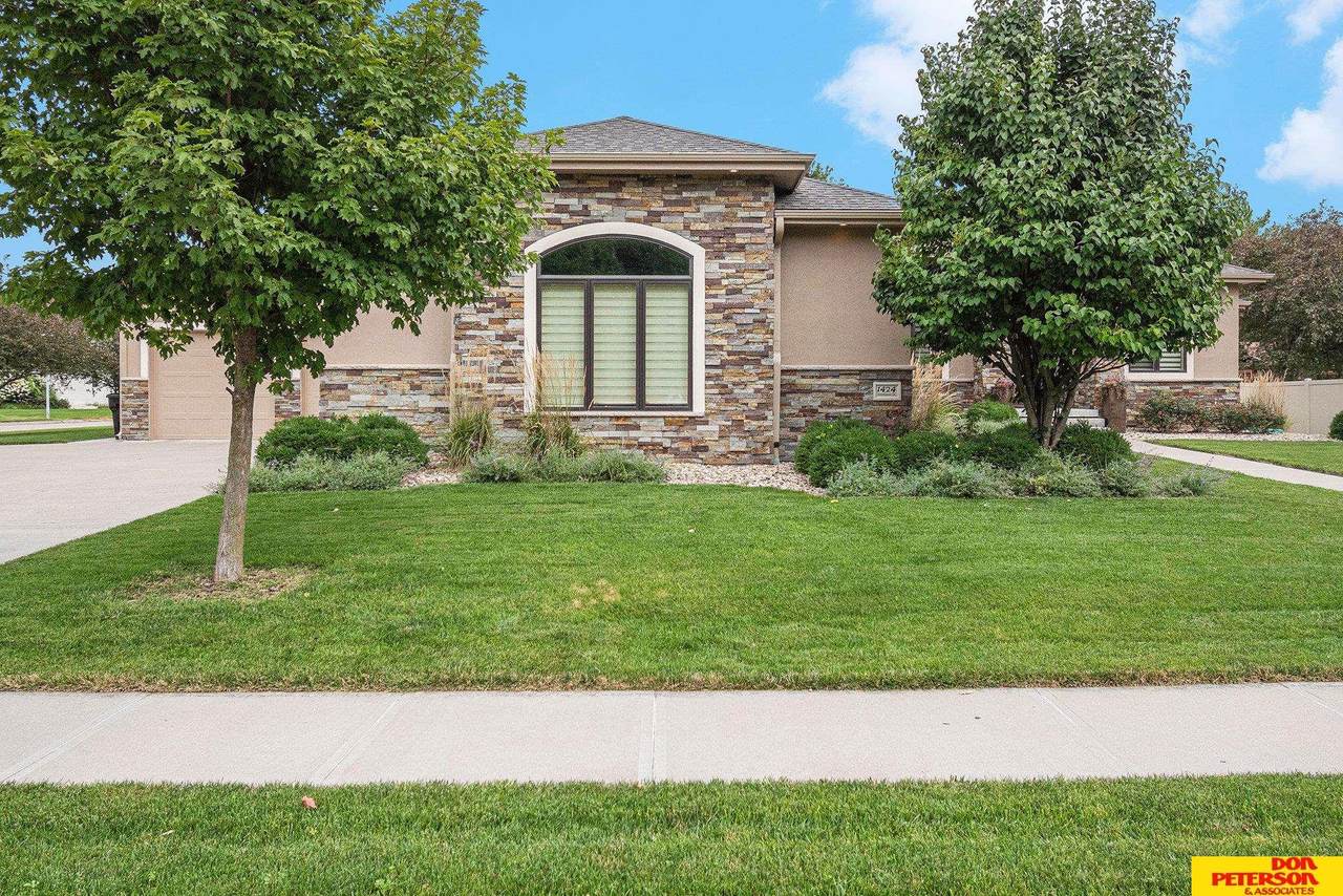 1424 Woodlawn Drive - Photo 1