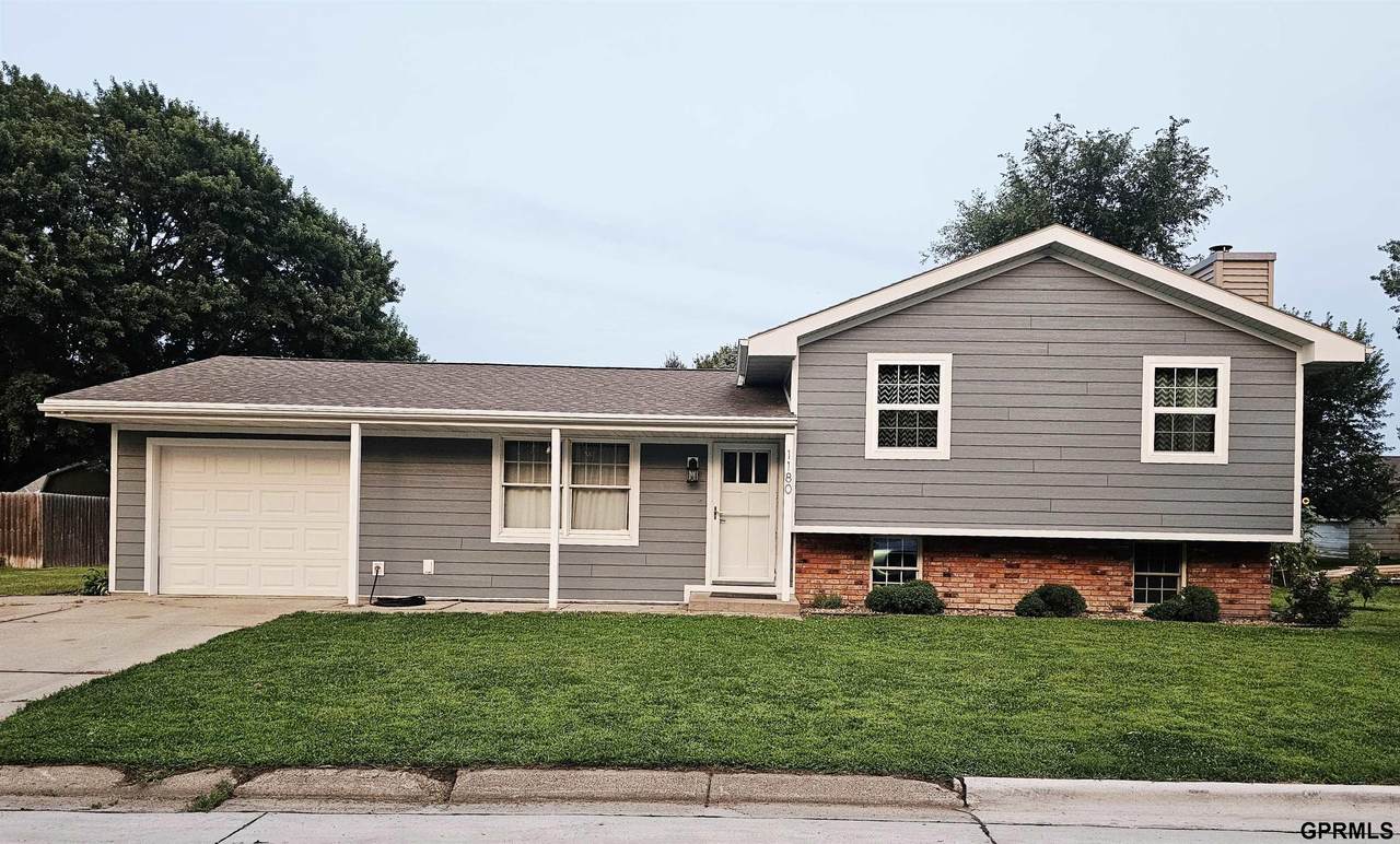 1180 10th Street - Photo 1