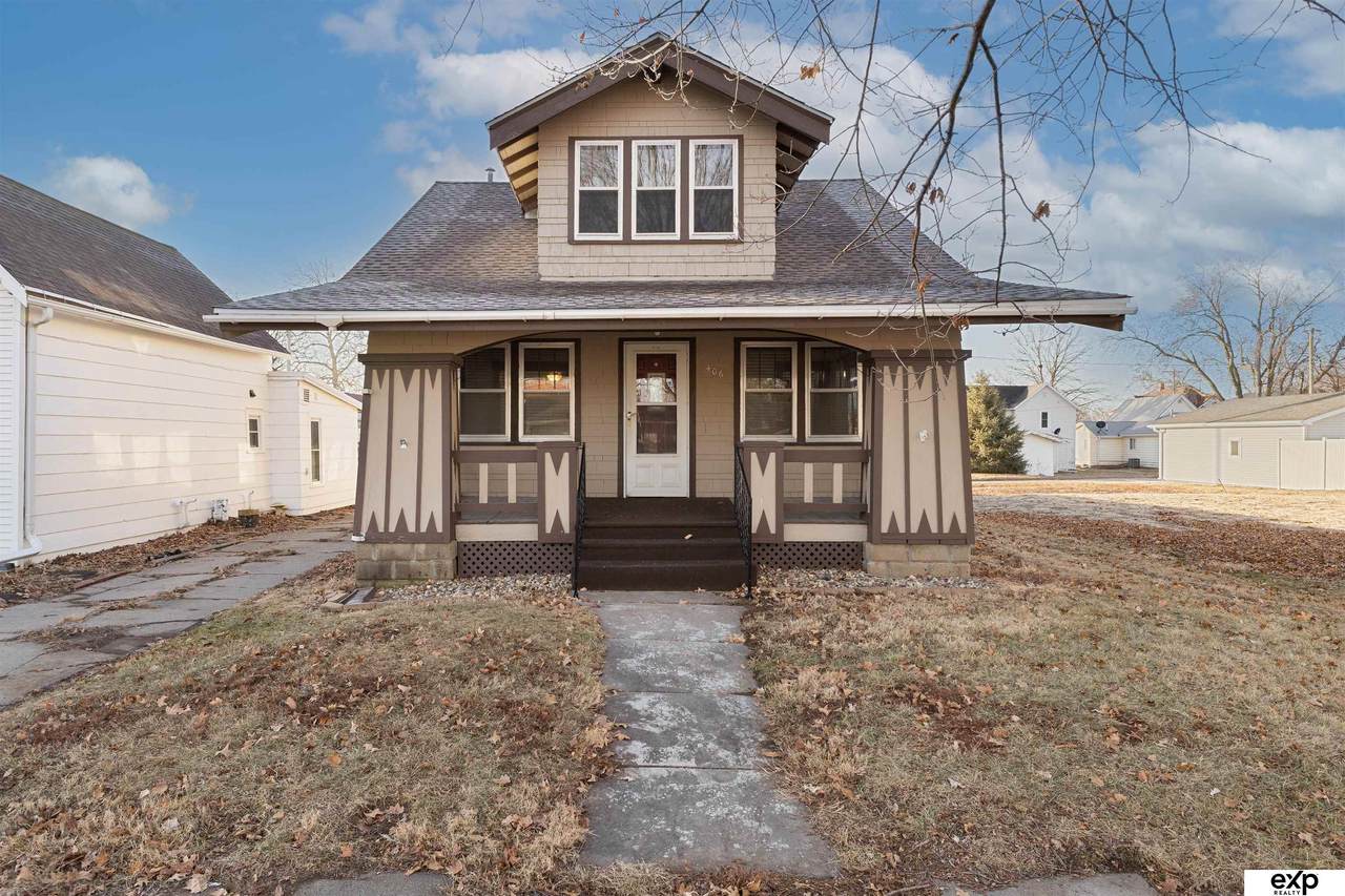406 4th Street - Photo 1