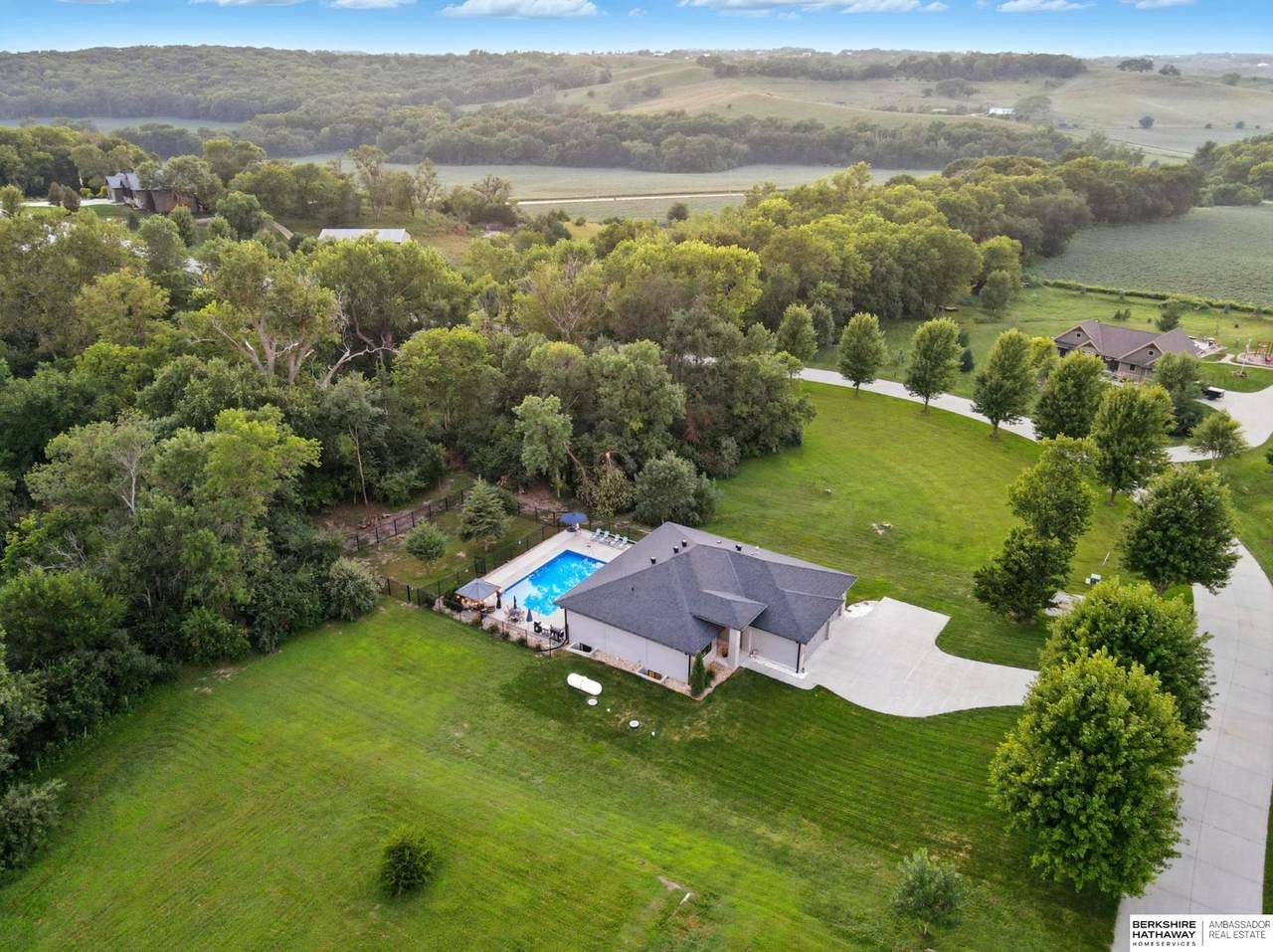 6063 Glen Oaks Drive - Photo 1