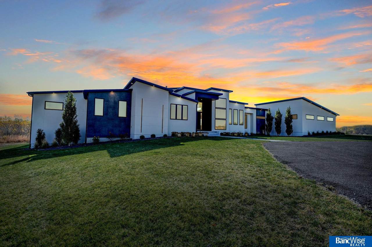 11633 Pioneers Boulevard - Photo 1