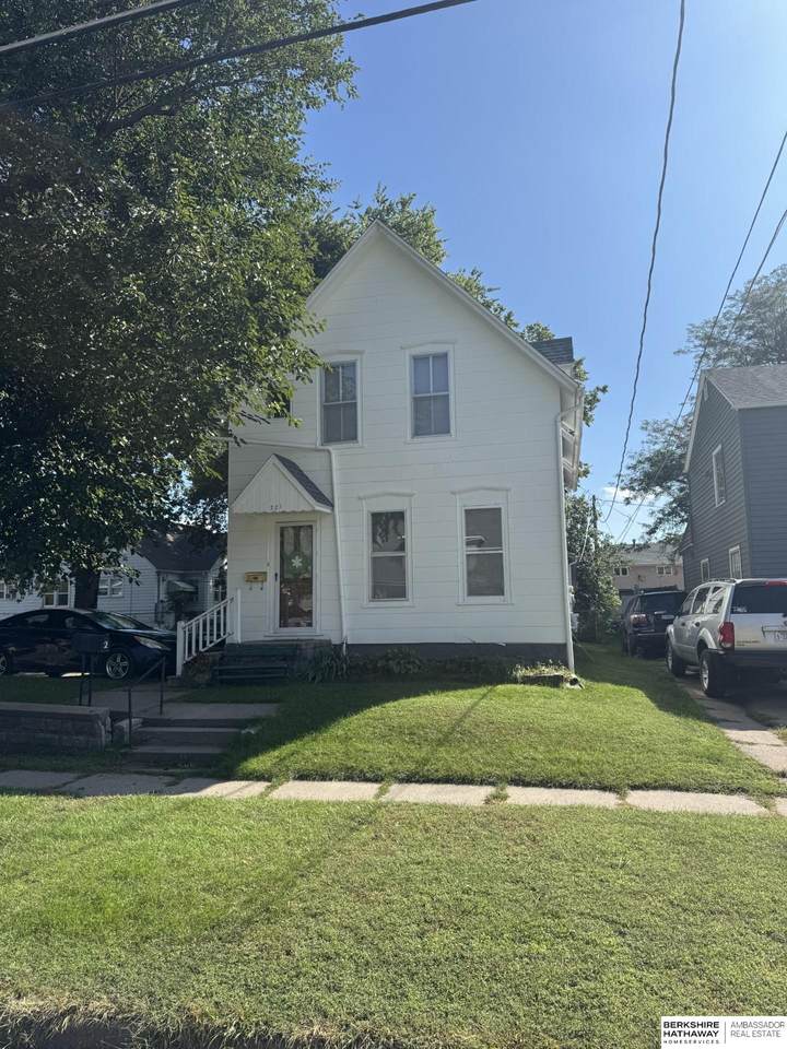 321 8th Street - Photo 1