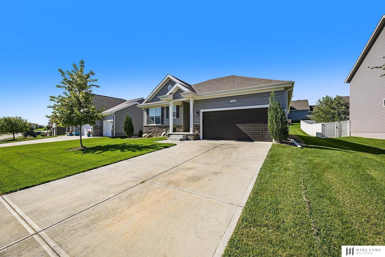 7822 184th Avenue - Photo 1