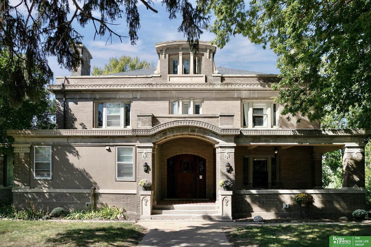 608 38 Street - Photo 1
