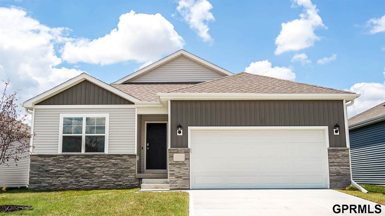 8914 167th Street - Photo 1