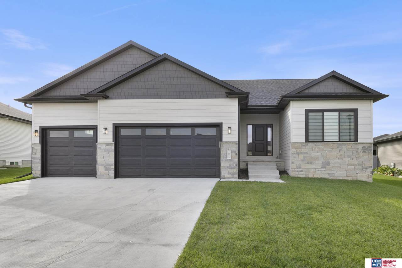 1015 107th Street - Photo 1