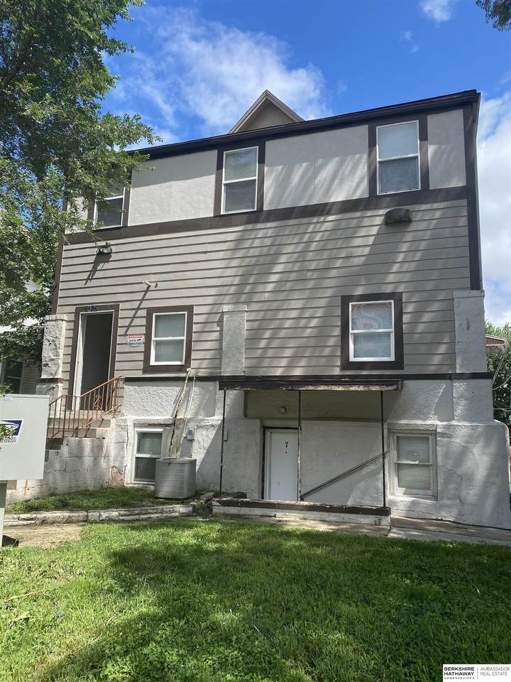 1305 32nd Street - Photo 1