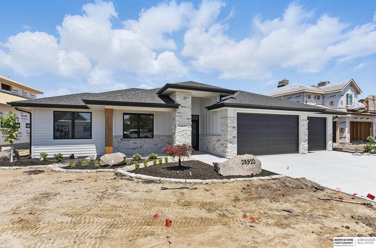 18304 Acorn Drive - Photo 1