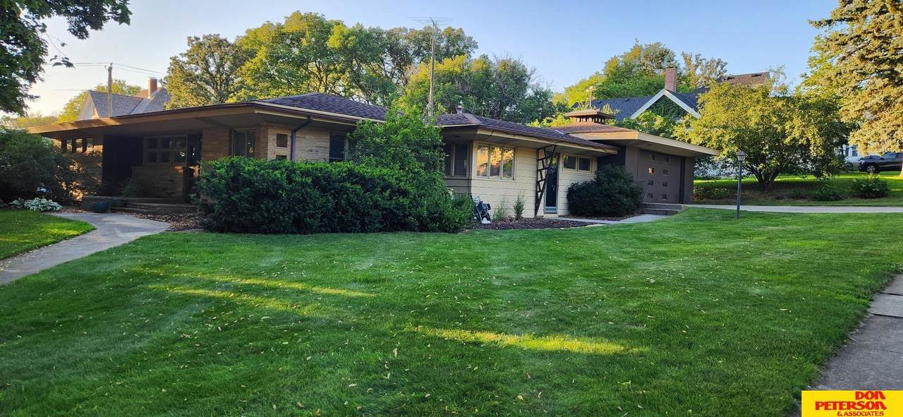 1008 Avenue G - Photo 1