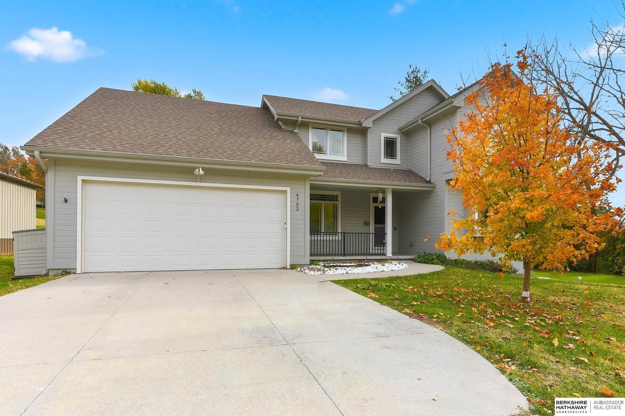 4702 Lakewood Drive - Photo 1