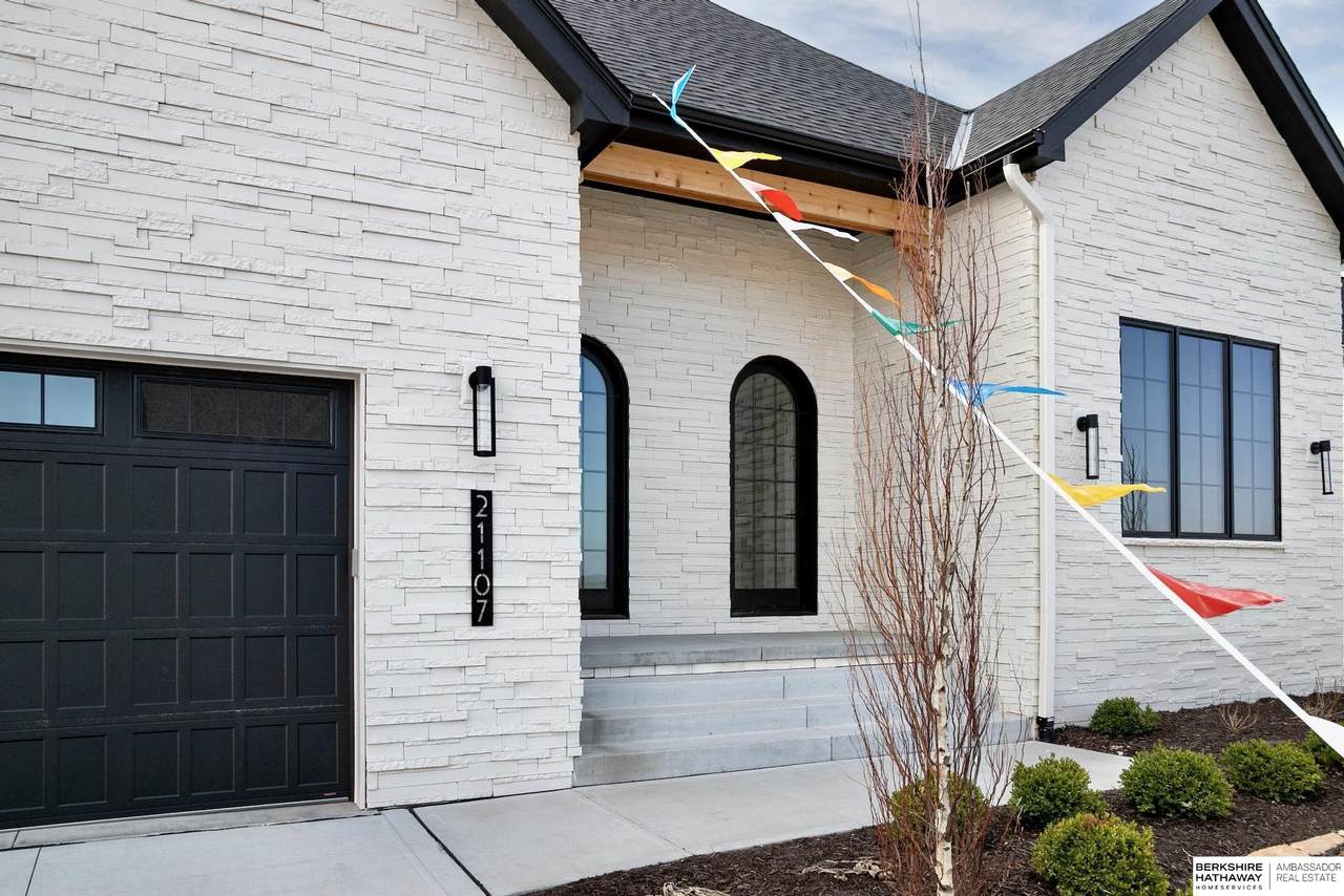 21107 Laurel Avenue - Photo 1