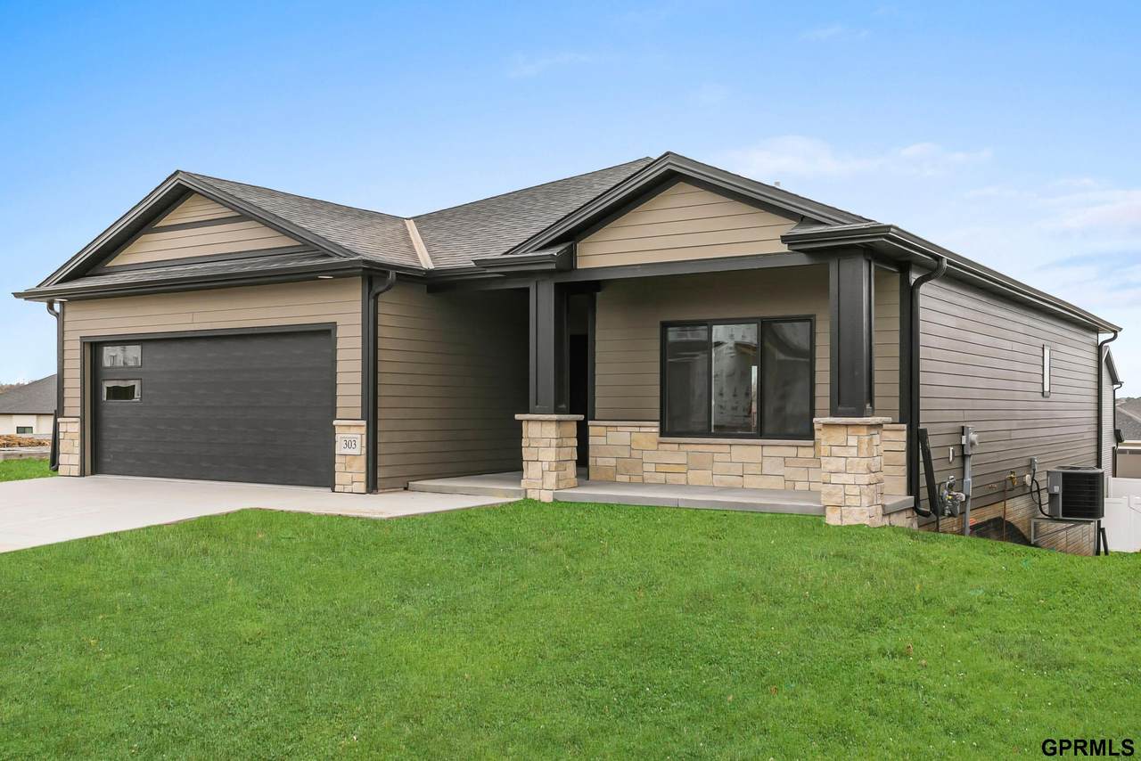 425 105th Street - Photo 1