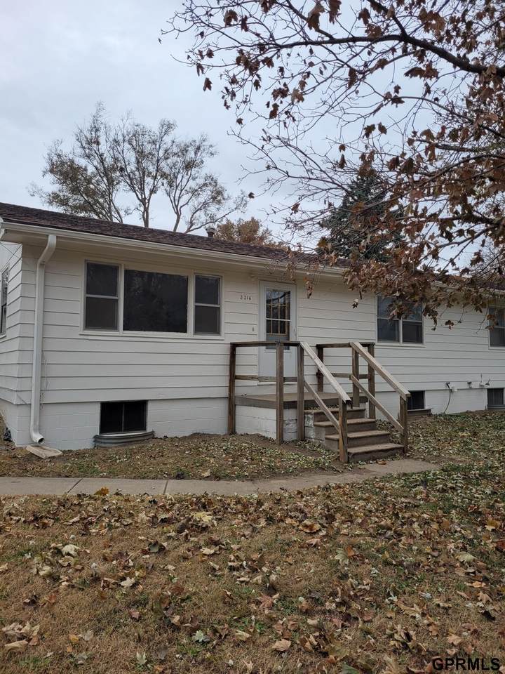 2216 Lincoln Avenue - Photo 1