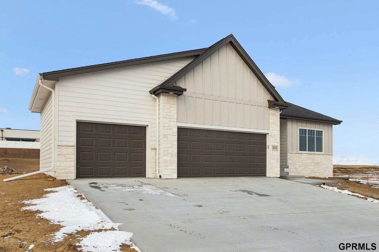 20108 R Street - Photo 1
