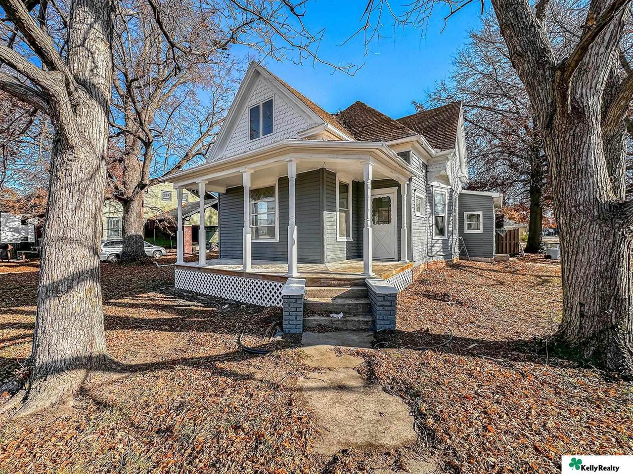 406 7th Street - Photo 1