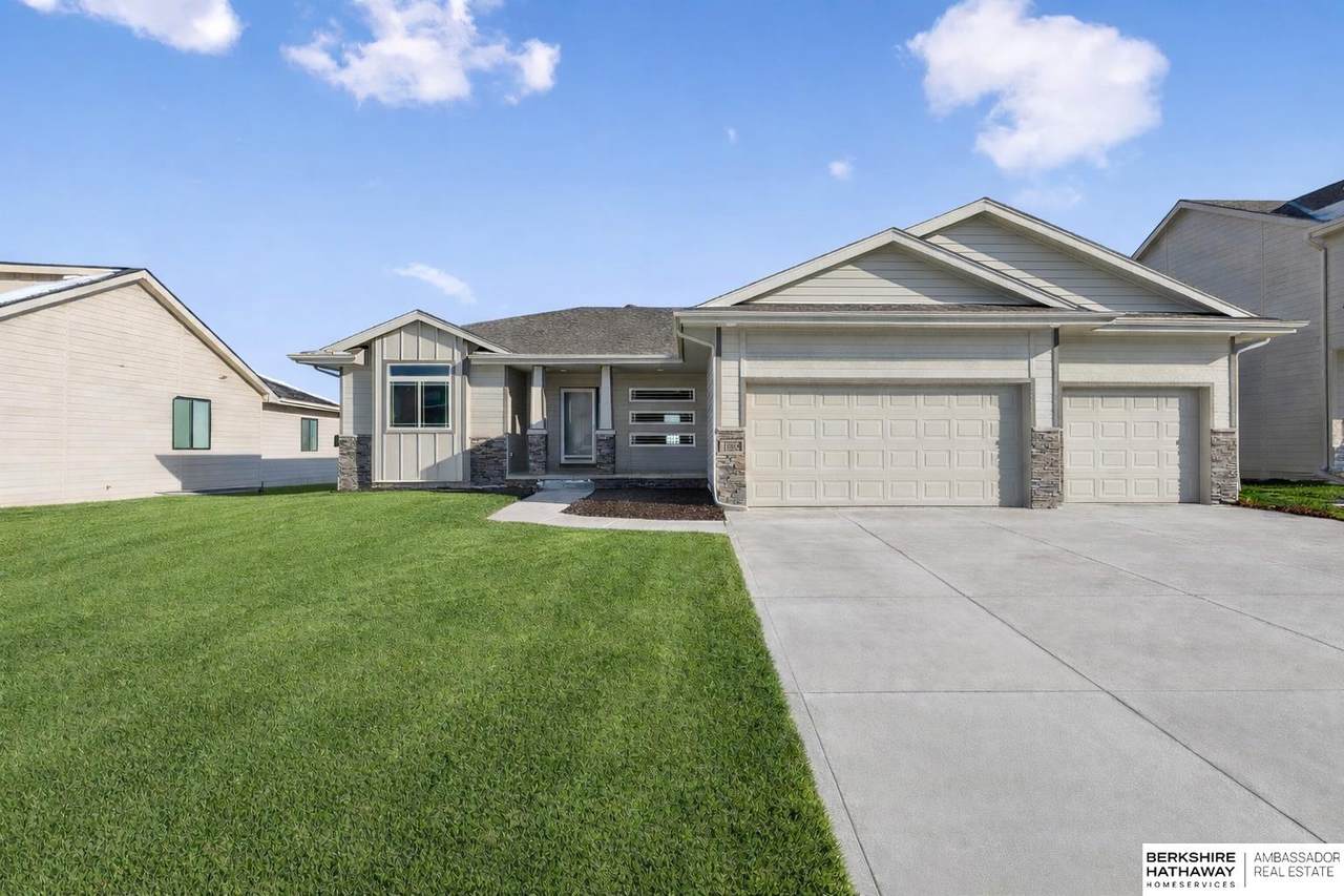 11015 159th Avenue - Photo 1